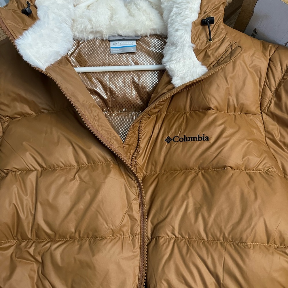 NWT Columbia Women's  Harmony winter Tan Puffer coat